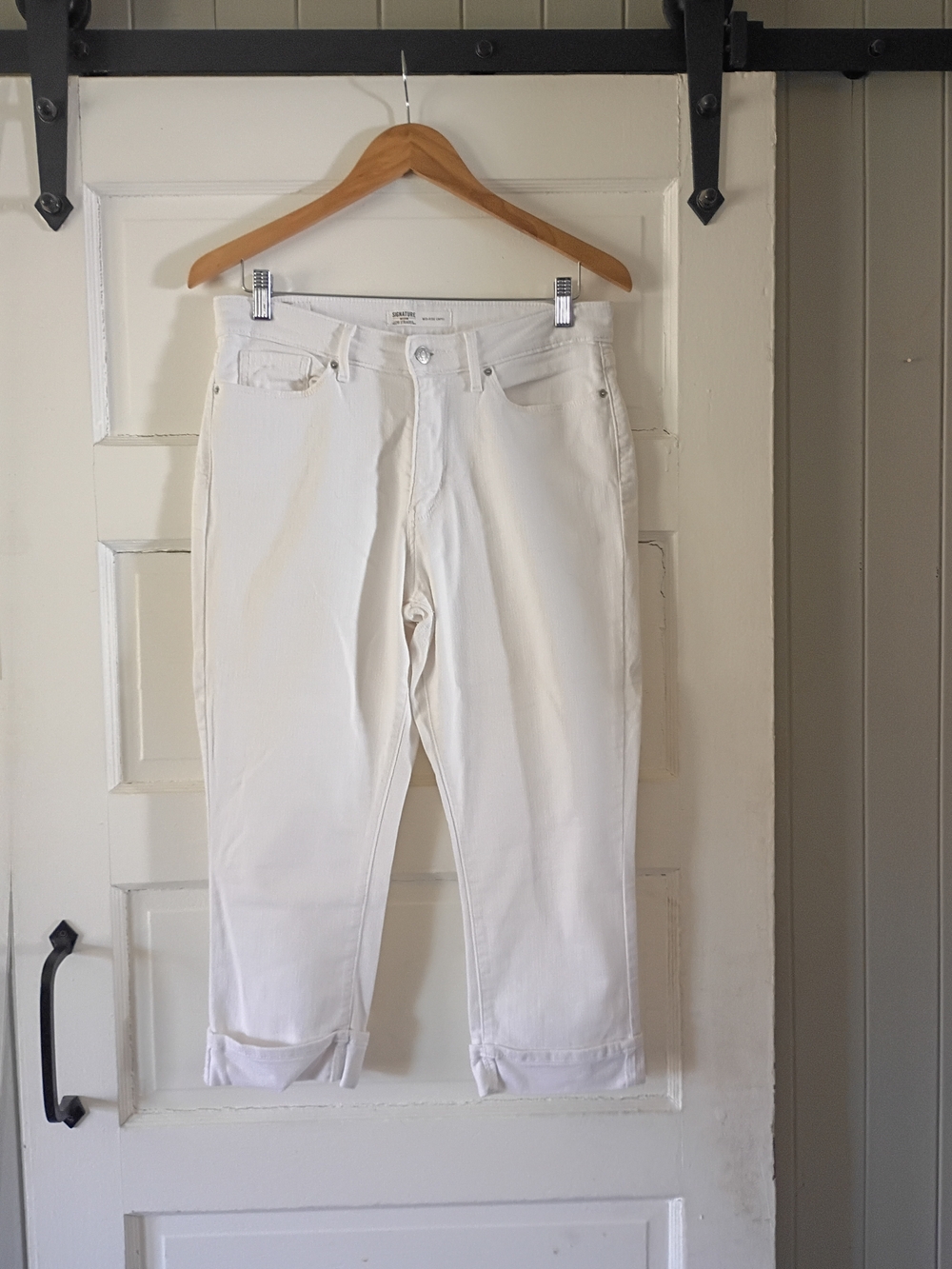 Signature by Levi Strauss White Cropped Roll-Cuff Jeans